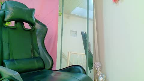 Snapshot of scarletjonesx chatting on April 24, 2026, 10:45 pm Denis online show from April 24, 2026, 10:45 pm