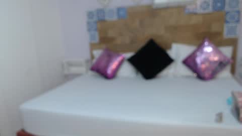 scarlet  online show from September 25, 2025, 9:57 am