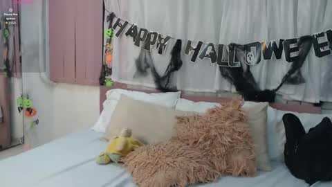 scarlet  online show from October 31, 2025, 11:11 am