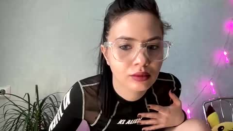 scarletpetal online show from January 21, 2025, 6:43 am