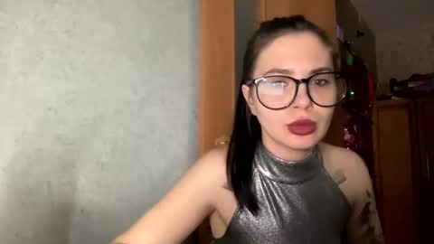 scarletpetal online show from January 26, 2025, 10:34 am