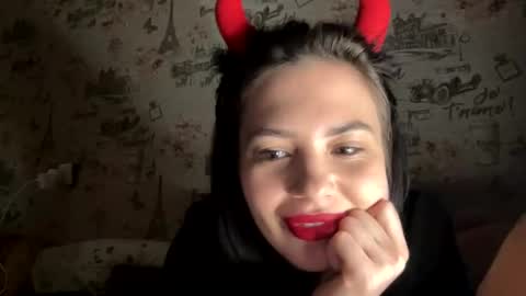 scarletpetal online show from January 27, 2025, 1:09 pm