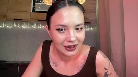 scarletpetal online show from December 20, 2025, 7:59 am