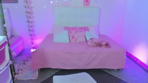 Snapshot of scarlett_dreamss7 chatting on December 18, 2025, 12:00 pm Scarlett online show from December 18, 2025, 12:00 pm