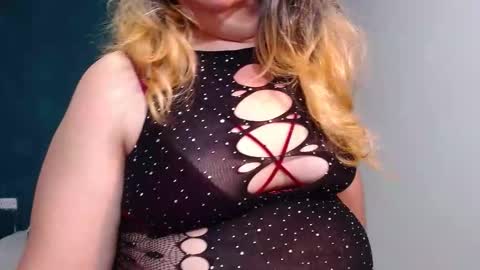 Scarlett  online show from November 16, 2025, 12:55 pm