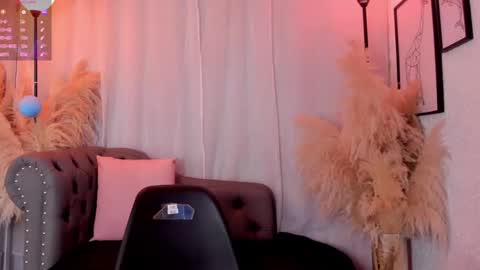 Scarlett Johs online show from September 17, 2025, 1:24 pm