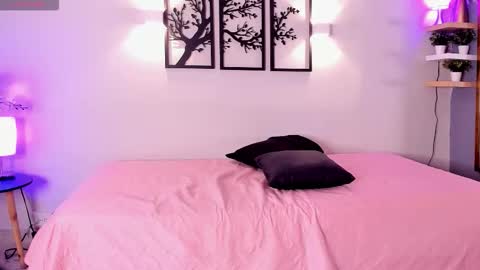 Scarlett Johs online show from November 6, 2025, 1:56 pm