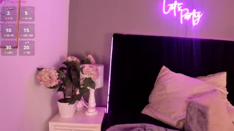 Scarlett online show from April 8, 2026, 3:39 am