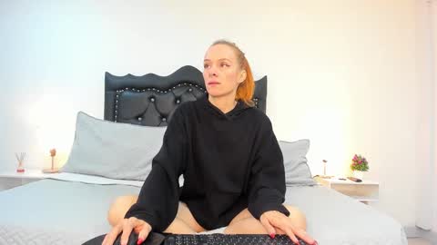 Snapshot of scarlettmilf_cg chatting on December 21, 2024, 12:38 pm Scarlett online show from December 21, 2024, 12:38 pm