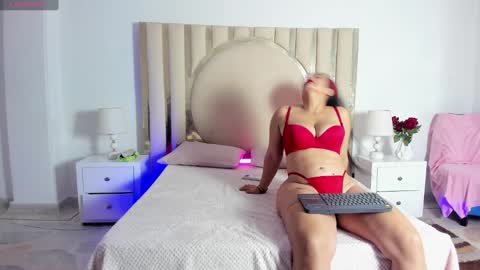 Snapshot of scarlettross_ chatting on February 18, 2025, 11:55 am Scarlett Ross  online show from February 18, 2025, 11:55 am
