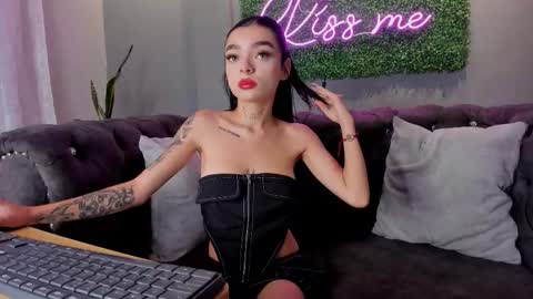 Scarlet online show from October 10, 2025, 3:22 pm