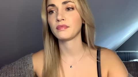 ScarlettxBlonde online show from April 21, 2026, 2:23 pm