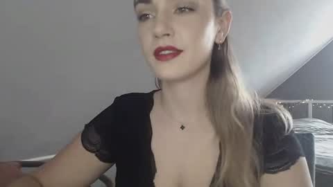 ScarlettxBlonde online show from June 1, 2026, 6:15 am