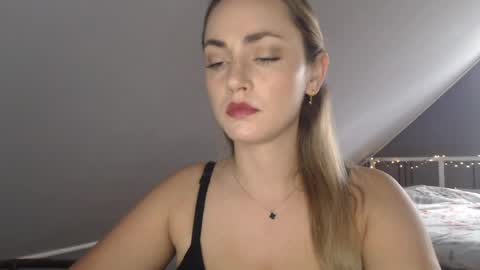 ScarlettxBlonde online show from June 4, 2026, 7:03 am