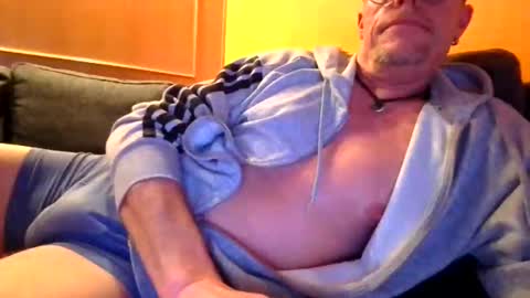 Snapshot of schmuhbaer1 chatting on November 8, 2025, 7:19 am schmuhbaer1 online show from November 8, 2025, 7:19 am