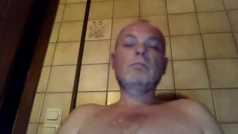 schnibschnab online show from October 16, 2025, 11:06 pm