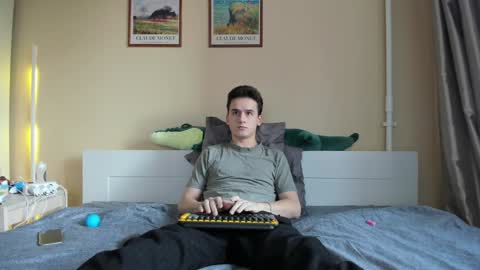 Thomas brunette and Alex blond online show from December 4, 2024, 10:02 am