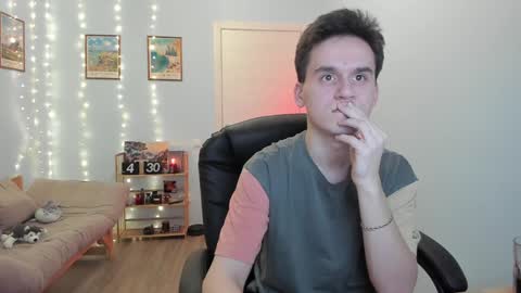 Thomas brunette and Alex blond online show from December 12, 2024, 8:53 pm