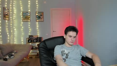 Thomas brunette and Alex blond online show from December 16, 2024, 11:12 am