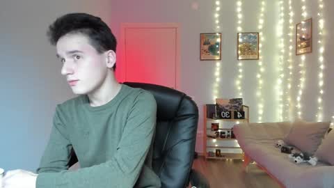 Thomas brunette and Alex blond online show from December 17, 2024, 5:18 am