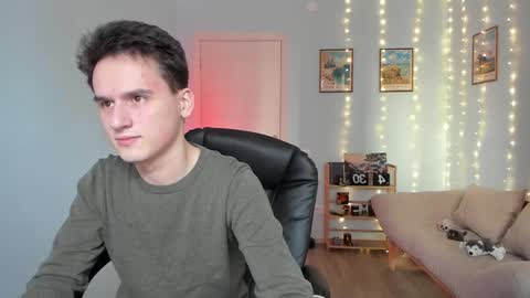 Thomas brunette and Alex blond online show from December 17, 2024, 8:23 am