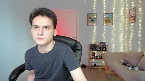 Thomas brunette and Alex blond online show from December 17, 2024, 11:28 am