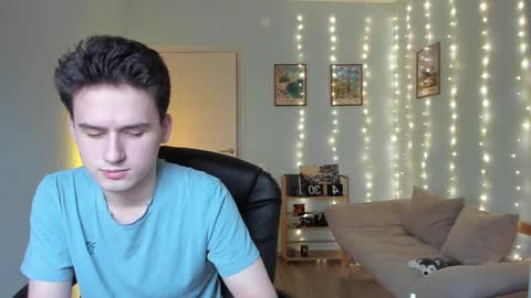 Thomas brunette and Alex blond online show from December 29, 2024, 2:21 pm