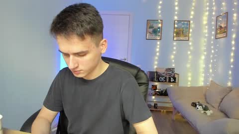 Thomas brunette and Alex blond online show from January 5, 2025, 8:22 am