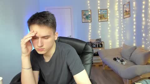 Thomas brunette and Alex blond online show from January 5, 2025, 11:26 am