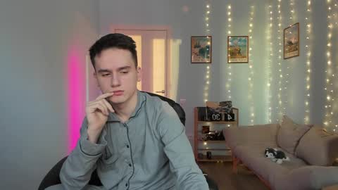 Thomas brunette and Alex blond online show from January 6, 2025, 8:24 am