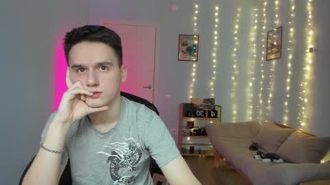 Thomas brunette and Alex blond online show from January 10, 2025, 9:34 am