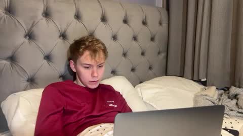 Snapshot of scottish_twink01 chatting on December 25, 2024, 1:31 am danny online show from December 25, 2024, 1:31 am