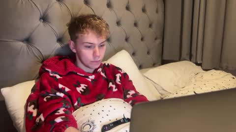 Snapshot of scottish_twink01 chatting on December 28, 2024, 12:26 am danny online show from December 28, 2024, 12:26 am