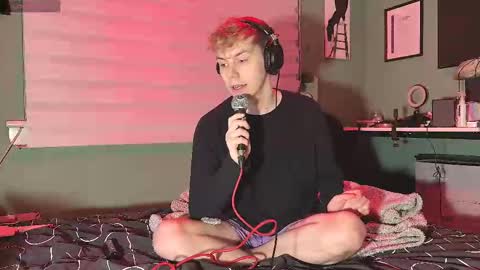 Snapshot of scottish_twink01 chatting on February 12, 2025, 9:01 pm danny online show from February 12, 2025, 9:01 pm