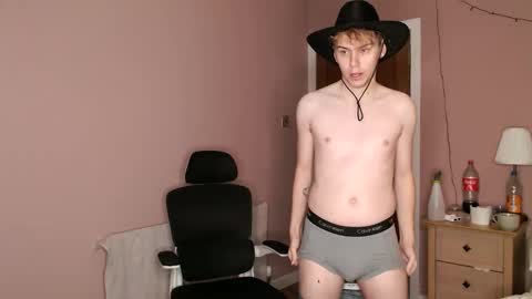 Snapshot of scottish_twink01 chatting on September 18, 2025, 3:03 pm danny online show from September 18, 2025, 3:03 pm