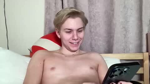 Snapshot of scottish_twink01 chatting on October 12, 2025, 12:53 am danny online show from October 12, 2025, 12:53 am