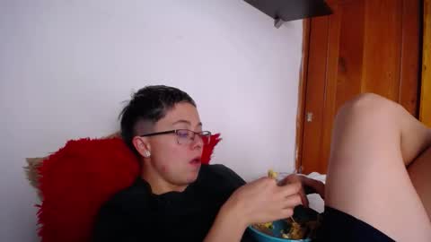 Snapshot of sebastian_posse chatting on February 10, 2026, 6:12 pm Myystiic online show from February 10, 2026, 6:12 pm