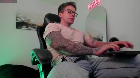 Snapshot of sebastianortizm chatting on January 24, 2025, 12:52 am Lucian Sinclair online show from January 24, 2025, 12:52 am