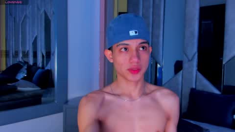 Snapshot of sebax_00 chatting on May 17, 2026, 8:27 pm Sebastian online show from May 17, 2026, 8:27 pm
