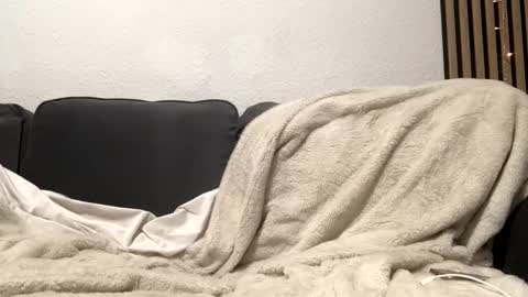 Anni online show from November 7, 2025, 7:25 pm