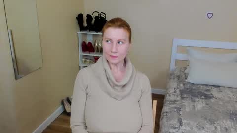 seductive_foxy_ online show from March 19, 2026, 7:18 pm