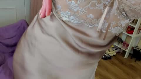 seductive_foxy_ online show from April 8, 2026, 2:44 am