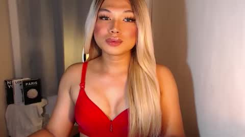 Deluxe online show from September 14, 2025, 4:39 pm