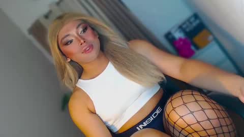 Deluxe online show from May 3, 2026, 7:42 pm