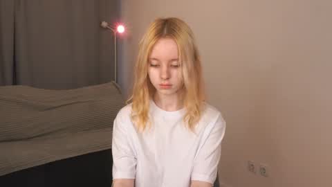 Snapshot of seebunny chatting on June 7, 2026, 4:22 pm See Its honey bunny im Lana online show from June 7, 2026, 4:22 pm