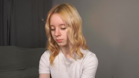 Snapshot of seebunny chatting on June 8, 2026, 4:18 pm See Its honey bunny im Lana online show from June 8, 2026, 4:18 pm