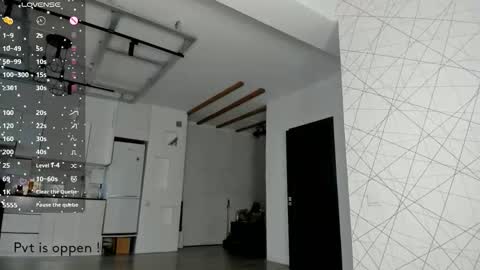 Akira Youri online show from November 6, 2025, 3:29 am