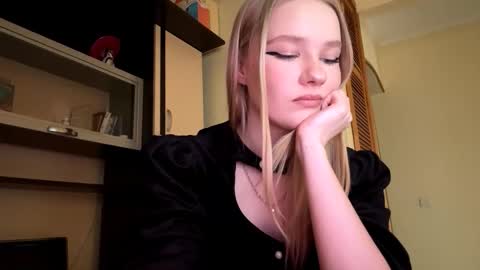 Snapshot of seemabensch chatting on February 28, 2026, 12:11 am Kristie online show from February 28, 2026, 12:11 am