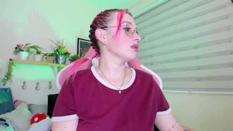 Yeyis  online show from April 8, 2026, 2:33 am