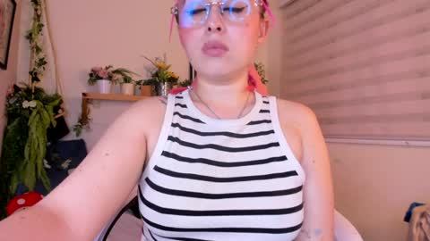 Yeyis  online show from April 14, 2026, 4:07 am